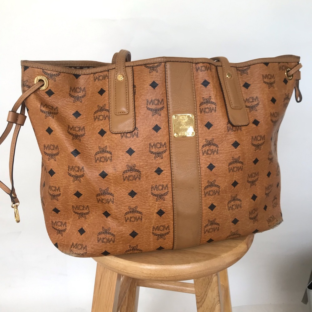 MCM REVERSIBLE LIZ SHOPPER IN VISETOS